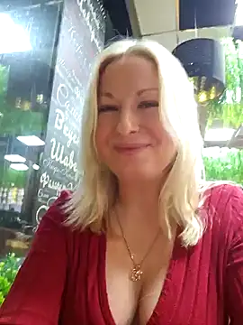Snapshot of Arina_smiles chatting on January 11, 6:54 pm Arina smiles online show from January 11, 6:54 pm