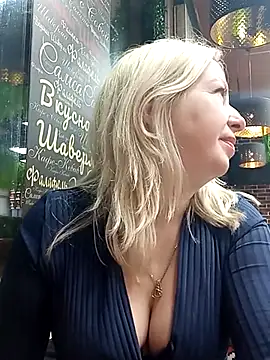 Snapshot of Arina_smiles chatting on January 19, 7:37 pm Arina smiles online show from January 19, 7:37 pm