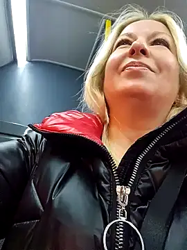 Snapshot of Arina_smiles chatting on January 24, 3:13 pm Arina smiles online show from January 24, 3:13 pm