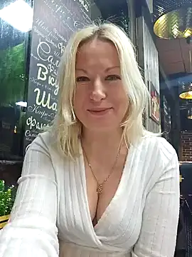 Snapshot of Arina_smiles chatting on January 25, 6:35 pm Arina smiles online show from January 25, 6:35 pm