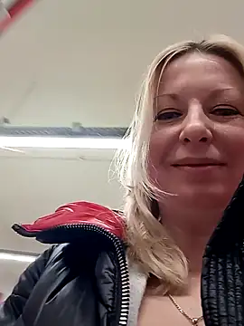 Snapshot of Arina_smiles chatting on February 2, 4:43 pm Arina smiles online show from February 2, 4:43 pm