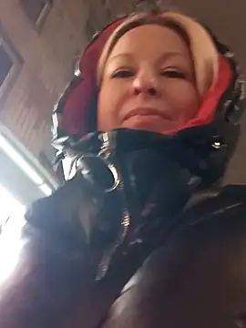 Snapshot of Arina_smiles chatting on February 8, 3:42 pm Arina smiles online show from February 8, 3:42 pm
