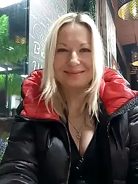 Snapshot of Arina_smiles chatting on February 15, 8:01 pm Arina smiles online show from February 15, 8:01 pm
