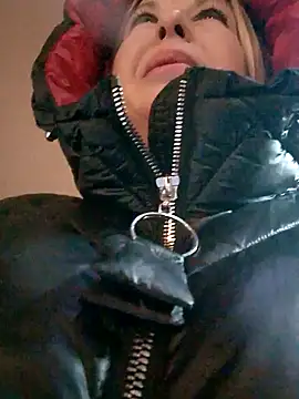 Snapshot of Arina_smiles chatting on February 21, 6:48 pm Arina smiles online show from February 21, 6:48 pm