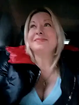 Snapshot of Arina_smiles chatting on March 1, 3:27 pm Arina smiles online show from March 1, 3:27 pm