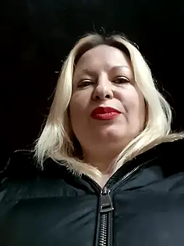 Snapshot of Arina_smiles chatting on March 7, 8:11 pm Arina smiles online show from March 7, 8:11 pm