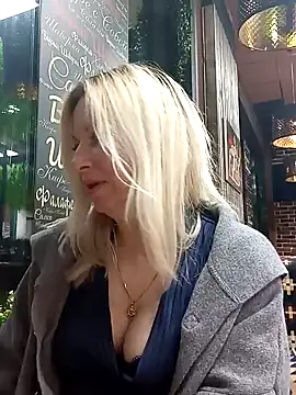 Snapshot of Arina_smiles chatting on March 15, 7:16 pm Arina smiles online show from March 15, 7:16 pm