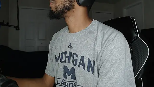 Snapshot of ChrisVacher chatting on September 12, 2:44 am ChrisVacher online show from September 12, 2:44 am