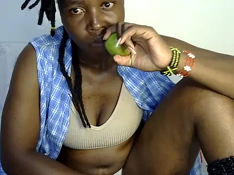 Snapshot of Sweet_ebony20 chatting on November 19, 6:30 pm Sweet ebony20 online show from November 19, 6:30 pm