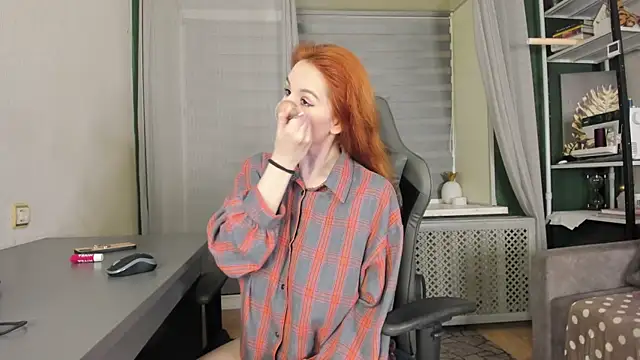 Snapshot of -Aariella- chatting on June 7, 11:41 pm -Aariella- online show from June 7, 11:41 pm