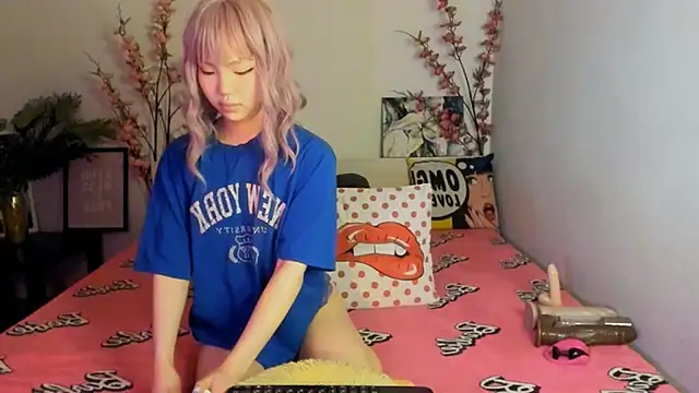 Snapshot of Stripchatlady chatting on February 7, 2:40 am Stripchatlady online show from February 7, 2:40 am