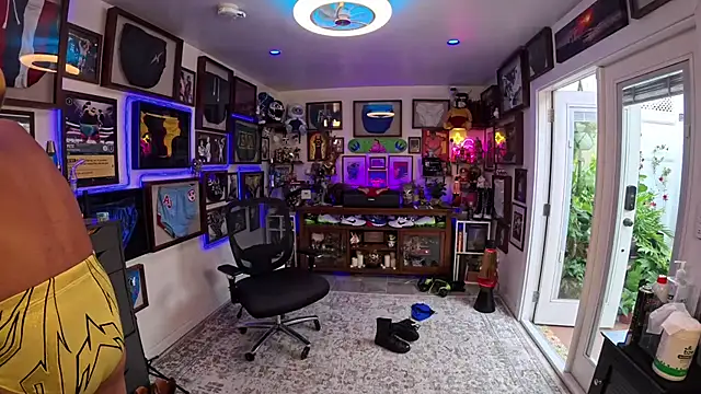 Briefs bud online show from September 13, 3:56 pm