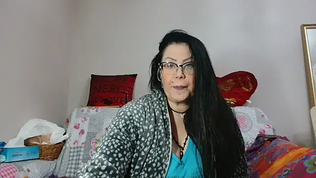 x  KHALEESI  x online show from December 27, 6:20 pm