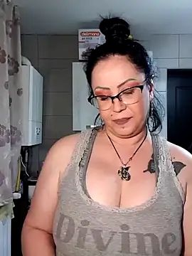 x  KHALEESI  x online show from January 21, 5:09 pm