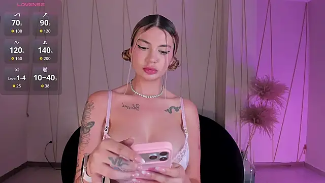 NiaHolland online show from November 22, 6:29 pm