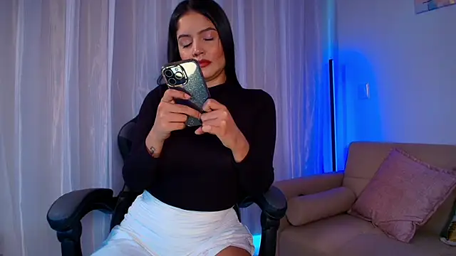 NinaMichelle online show from December 18, 10:13 pm