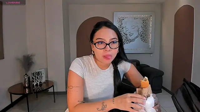 MollyJones  online show from July 31, 12:26 pm