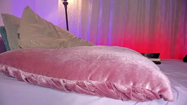 Snapshot of hot_booty_ chatting on March 7, 2:25 am hot booty online show from March 7, 2:25 am