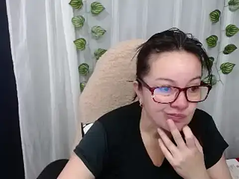 Snapshot of Sonialorens_ chatting on December 4, 12:58 pm Sonialorens  online show from December 4, 12:58 pm