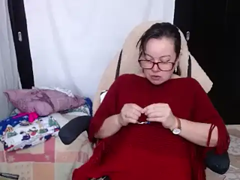 Snapshot of Sonialorens_ chatting on December 12, 12:44 pm Sonialorens  online show from December 12, 12:44 pm