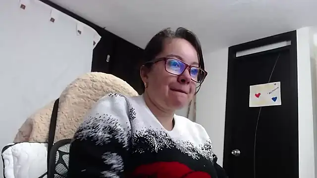 Snapshot of Sonialorens_ chatting on December 17, 11:49 am Sonialorens  online show from December 17, 11:49 am