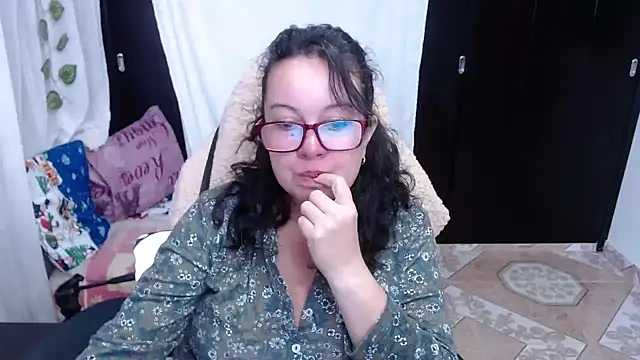 Snapshot of Sonialorens_ chatting on December 18, 2:28 pm Sonialorens  online show from December 18, 2:28 pm