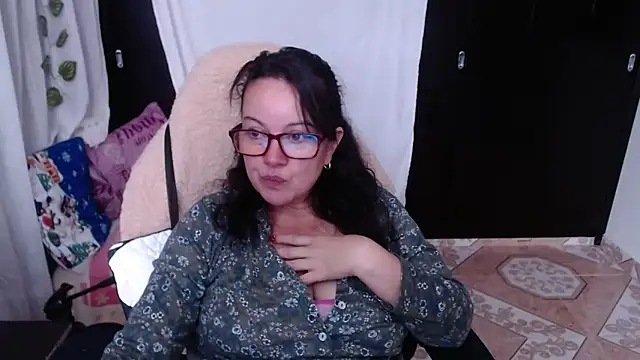 Snapshot of Sonialorens_ chatting on December 18, 5:31 pm Sonialorens  online show from December 18, 5:31 pm