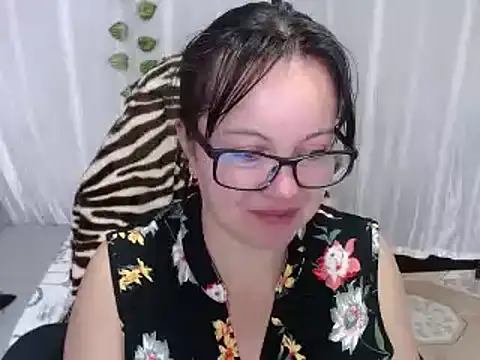 Snapshot of Sonialorens_ chatting on February 6, 2:26 pm Sonialorens  online show from February 6, 2:26 pm