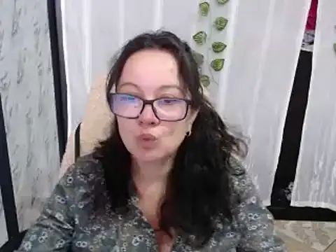 Snapshot of Sonialorens_ chatting on February 27, 2:43 pm Sonialorens  online show from February 27, 2:43 pm