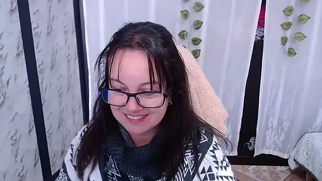 Snapshot of Sonialorens_ chatting on February 28, 5:04 pm Sonialorens  online show from February 28, 5:04 pm