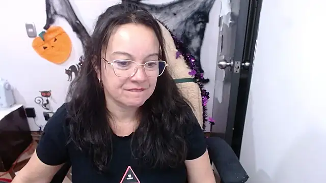 Sonialorens  online show from November 2, 11:18 pm