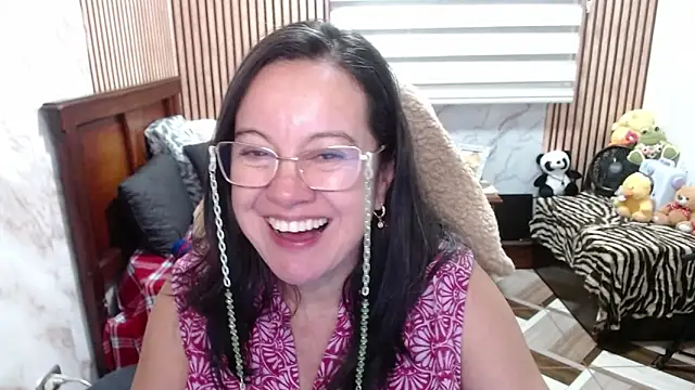 Sonialorens  online show from April 18, 9:59 pm