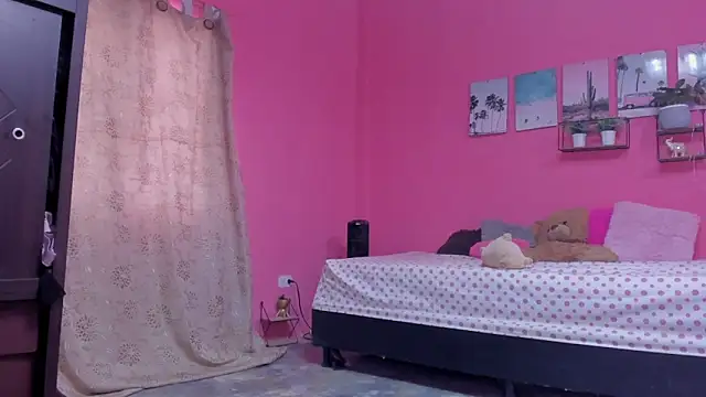 Emma lean online show from February 4, 1:27 pm