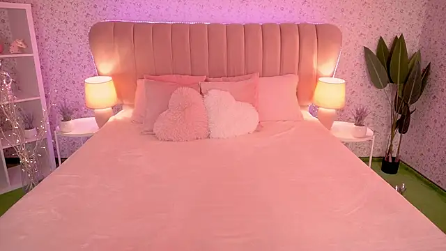 MirandaHobbs online show from October 20, 7:42 am