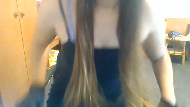 Snapshot of Misty_x chatting on June 13, 11:19 am Misty x online show from June 13, 11:19 am
