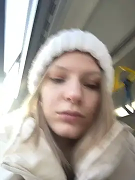 MaryHiggins online show from February 16, 11:05 am