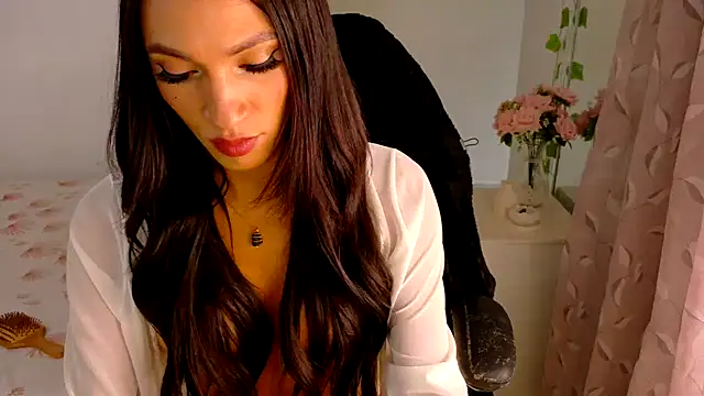 Snapshot of Ariana_girlhots chatting on April 17, 8:23 pm Ariana girlhots online show from April 17, 8:23 pm