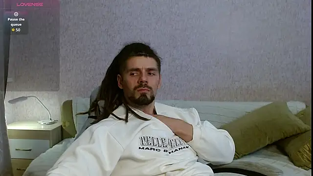 Aestheticguy101 online show from October 15, 2:28 pm