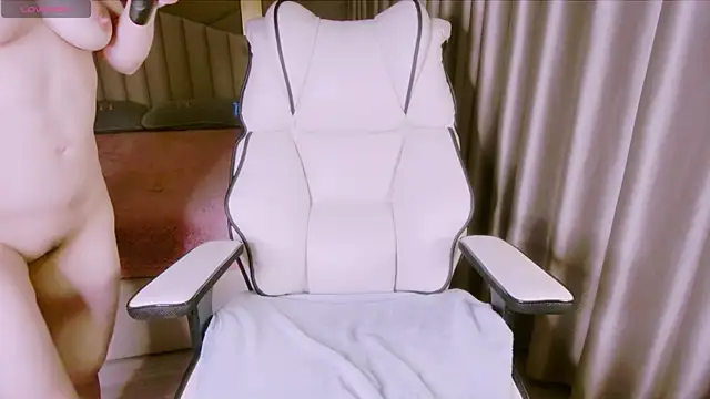 Snapshot of Girl__Funny chatting on February 21, 8:16 pm Girl  Funny online show from February 21, 8:16 pm