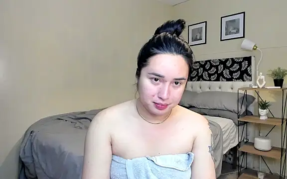 Sexysafarahh online show from April 6, 2:40 pm