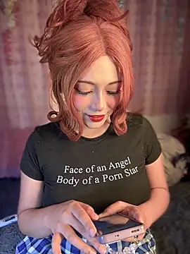 Snapshot of seraphine23 chatting on December 12, 3:43 am seraphine23 online show from December 12, 3:43 am