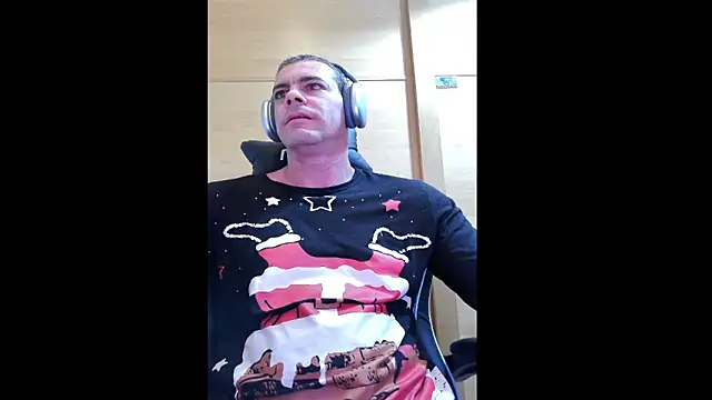 Snapshot of pablodavid15 chatting on November 29, 6:05 am pablodavid15 online show from November 29, 6:05 am