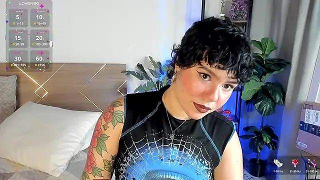 Snapshot of Amy_art chatting on April 26, 10:07 pm Amy art online show from April 26, 10:07 pm