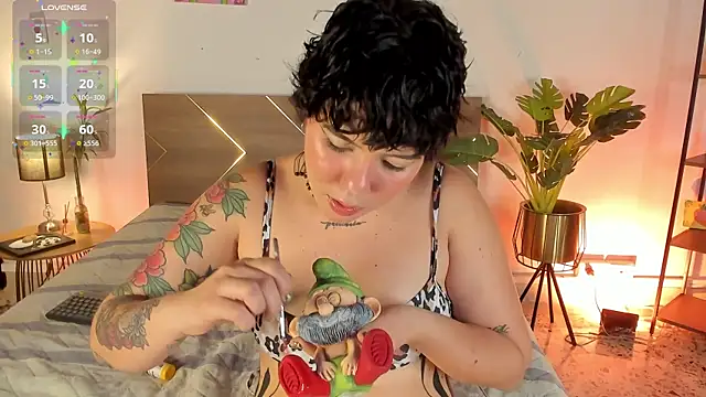Snapshot of Amy_art chatting on April 30, 1:06 pm Amy art online show from April 30, 1:06 pm
