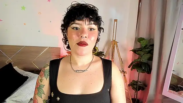 Snapshot of Amy_art chatting on June 10, 8:19 pm Amy art online show from June 10, 8:19 pm