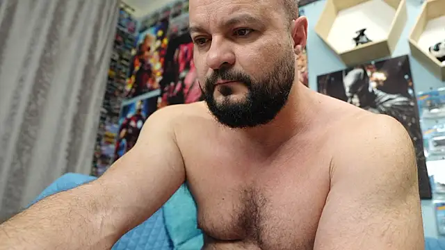 Snapshot of Muscle_Bear chatting on November 13, 4:33 am Muscle Bear online show from November 13, 4:33 am