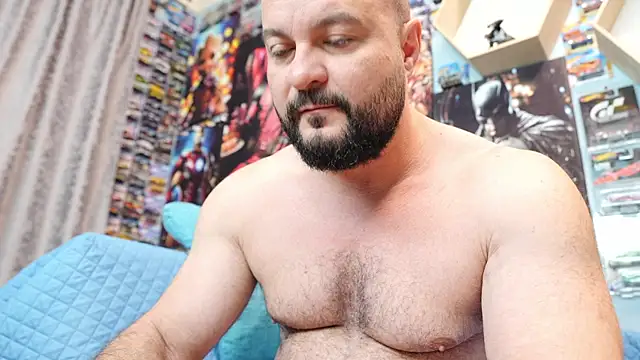 Snapshot of Muscle_Bear chatting on December 1, 6:40 am Muscle Bear online show from December 1, 6:40 am