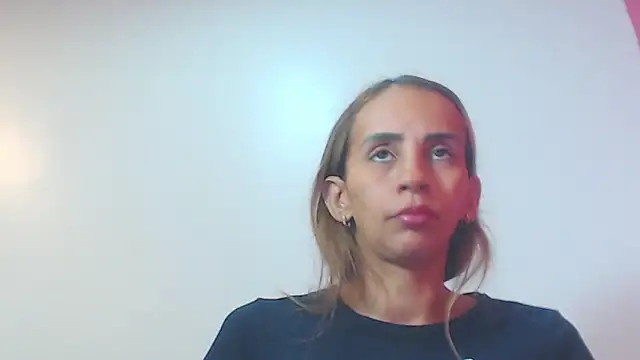 Snapshot of Amber_Moore chatting on June 18, 5:17 pm Amber Moore online show from June 18, 5:17 pm