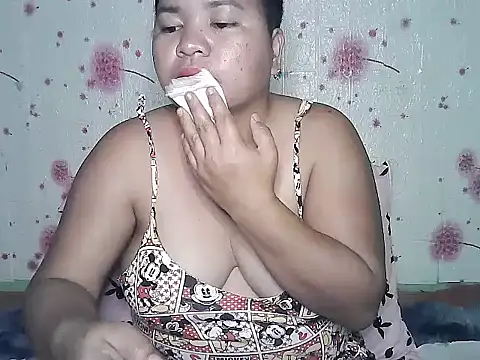 Snapshot of hotpussyxxx33x chatting on December 15, 5:01 am hotpussyxxx33x online show from December 15, 5:01 am