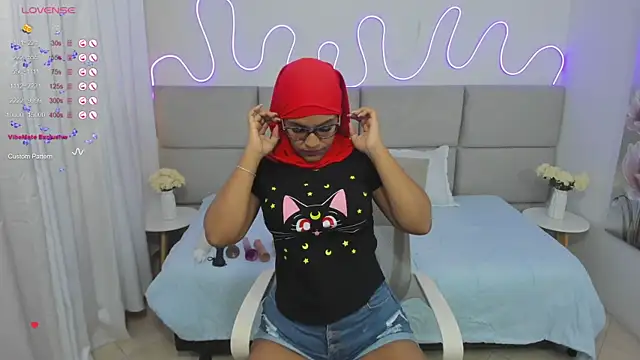 nashiira  online show from February 6, 7:18 pm